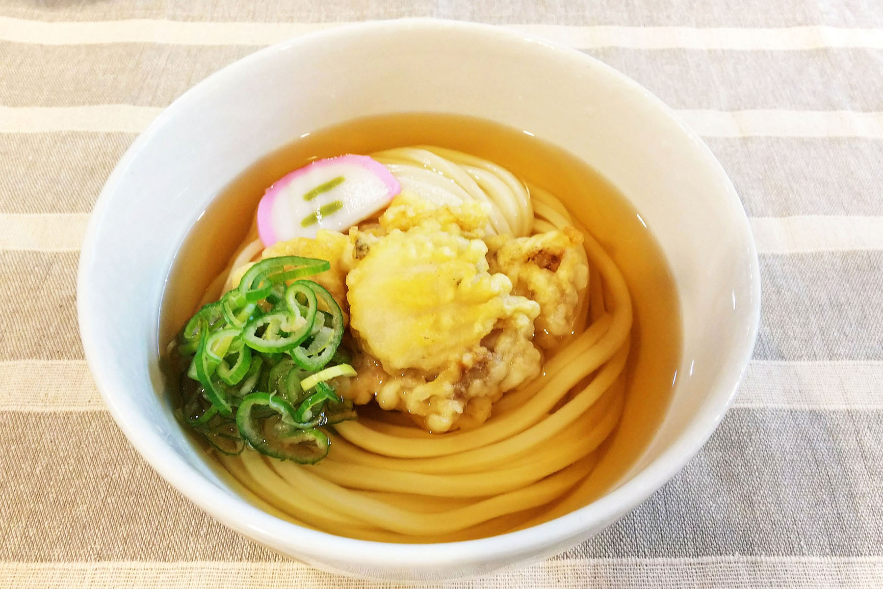 北海道純雪うどん【まるごとホタテの天ぷらうどん】